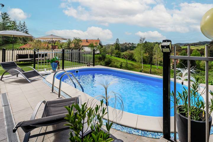 Ferienhaus für 6 Personen, mit Terrasse und Pool, mit Haustier - 1