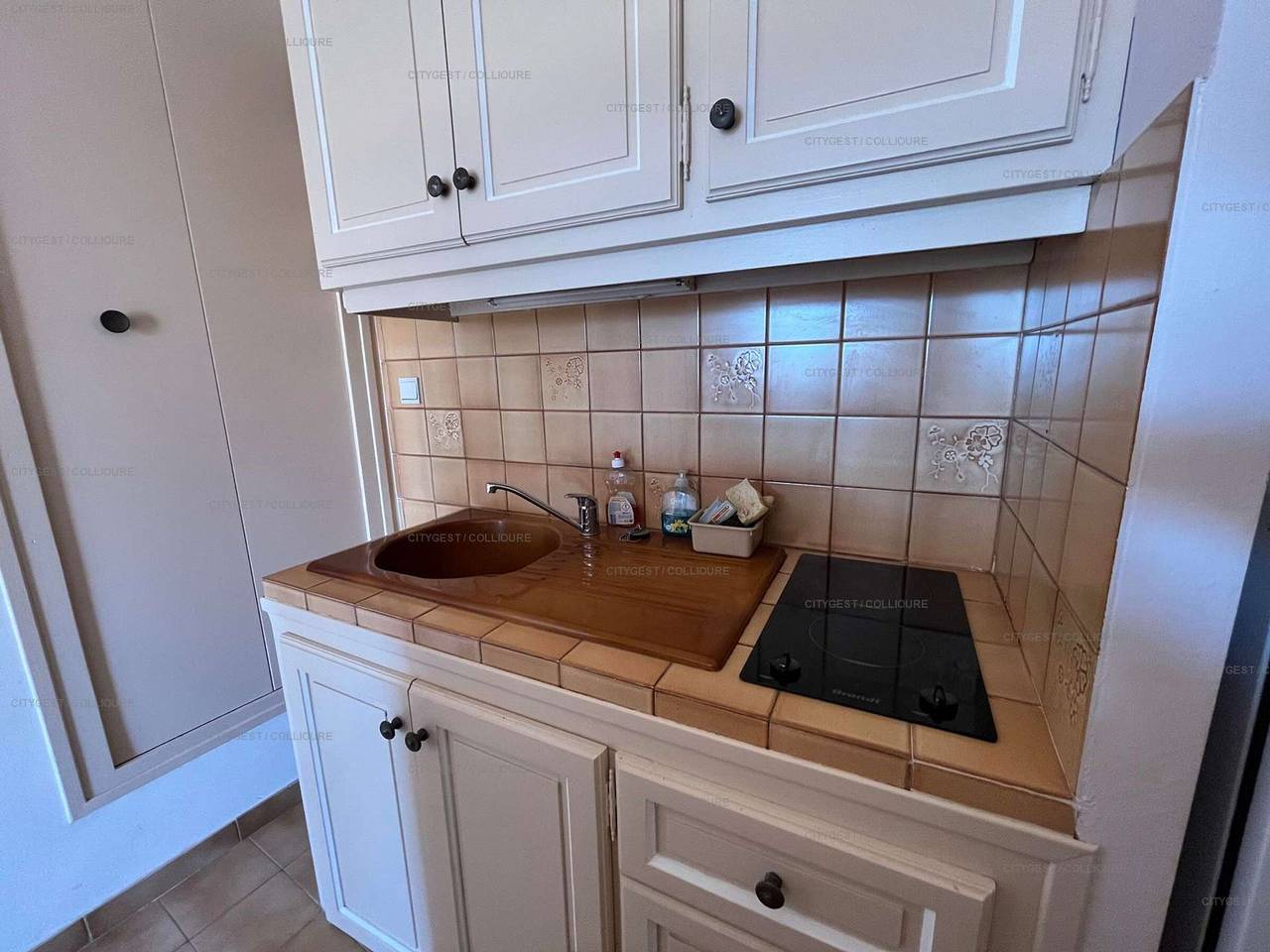 Ganze Wohnung, Charmante 2-Zimmer-Wohnung mit Terrasse und Meerblick im Zentrum von Collioure in La Côte Vermeille, Collioure