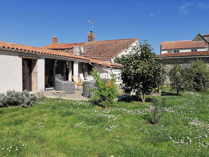 Location de vacances pour 6 personnes, avec terrasse et jardin à Le Bernard