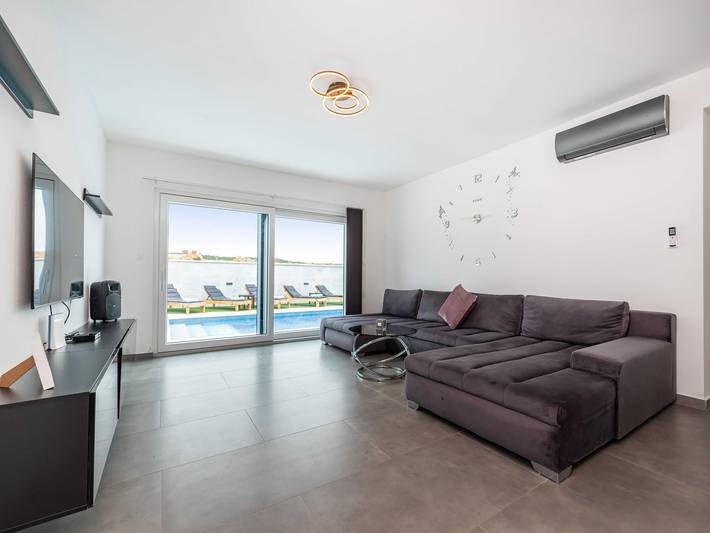 Villa für 6 Personen, mit Garten und Balkon sowie Pool, kinderfreundlich in Razanac - 2