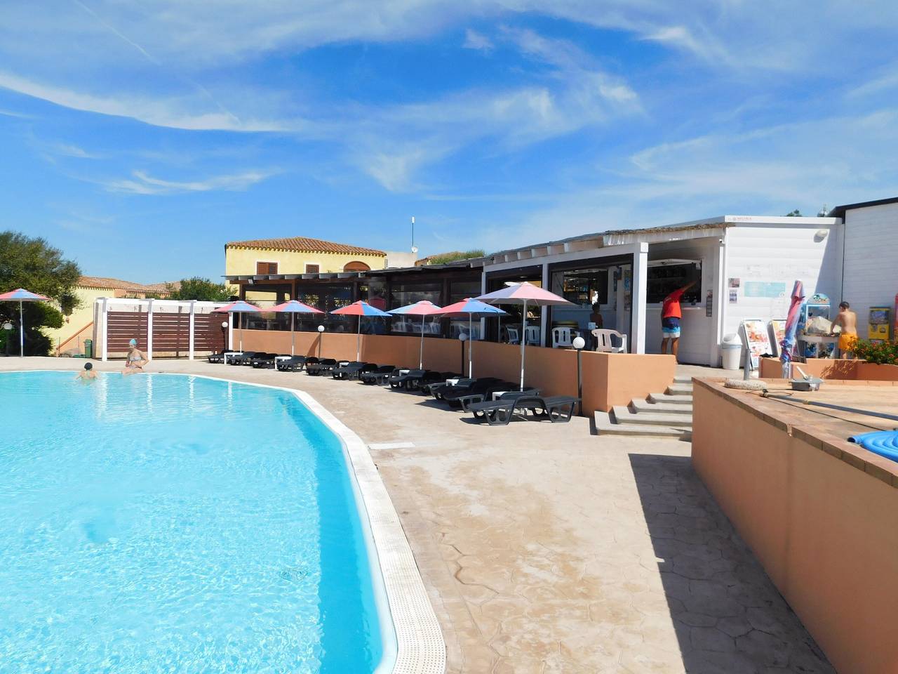 Appartamento intero, Appartamento 'Sardegna Stupenda N 01' con Piscina in Comune, Wi-Fi e Aria Condizionata in Lu Lamoni, Vignola Mare