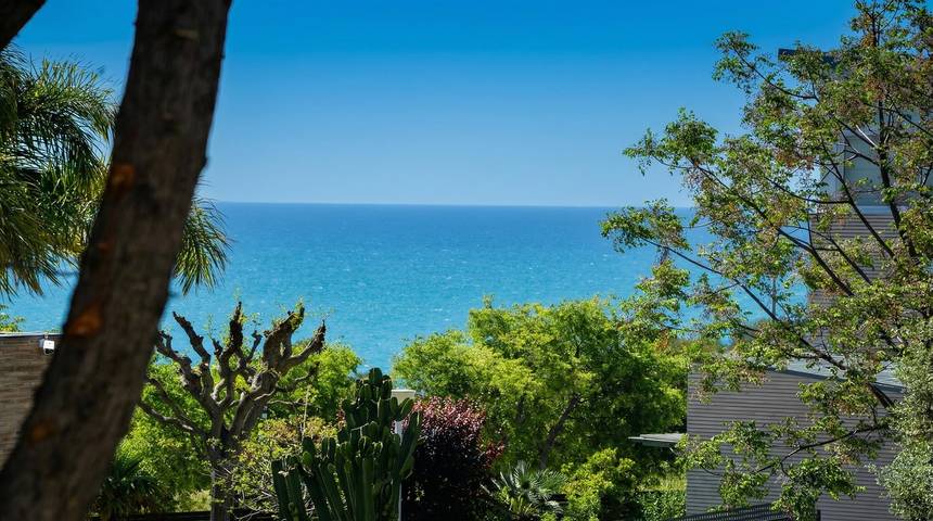 Chalet para 12 personas, con jardín además de piscina y vistas al mar en Cataluña - 4