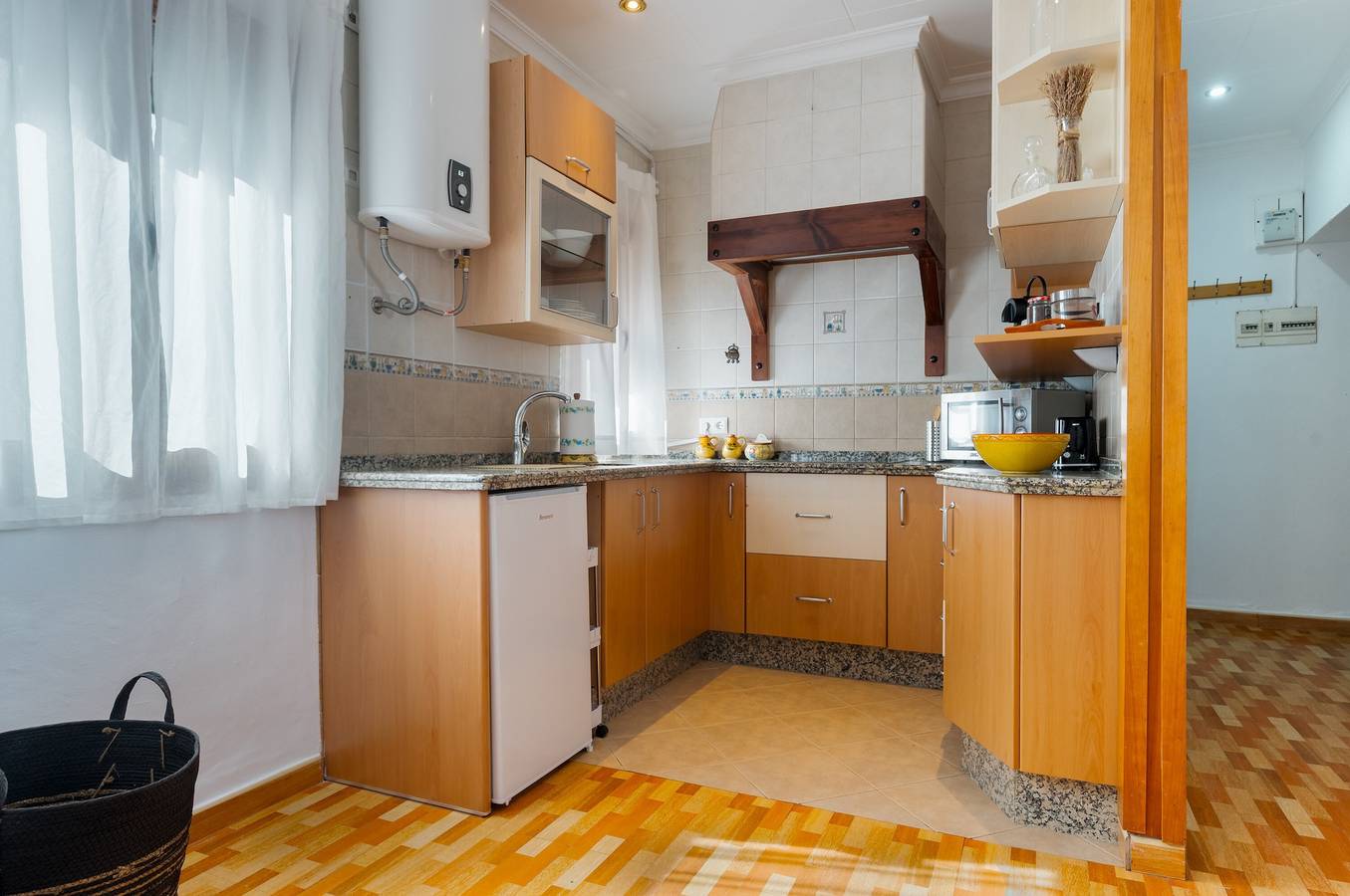 Apartamento entero, Apartamento 'Lolita' con jardín compartido, Wi-Fi y aire acondicionado in Carmona , Provincia de Sevilla