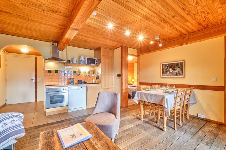 Entire apartment, 4-person apartment in chalet with spa – cozy and bright in Villard-Reculas, Écrins National Park