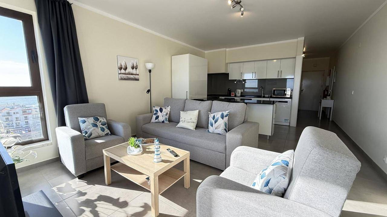 Apartamento inteiro, Face a l'océan, vue panoramique, 3 min a pied de la plage, Praia da areia branca in Praia da Areia Branca, Lourinhã