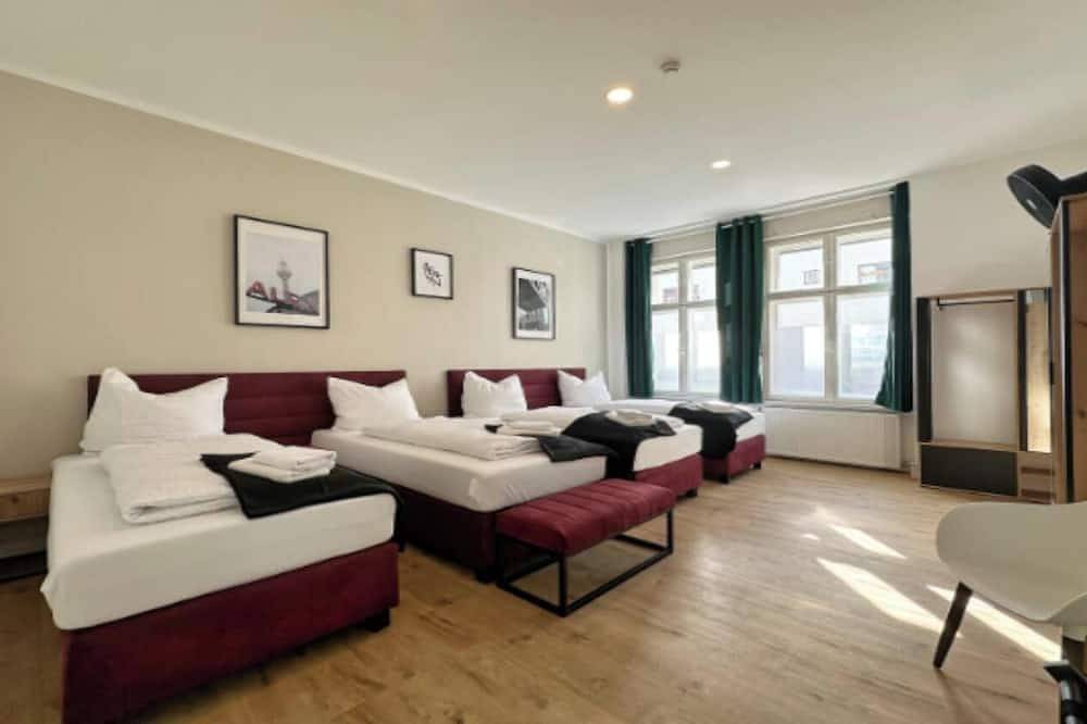 Ganze Wohnung, Spacious 4-Bedroom Apartment in Prenzlauer Berg, Berlin in Prenzlauer Berg Berlin, Berlin