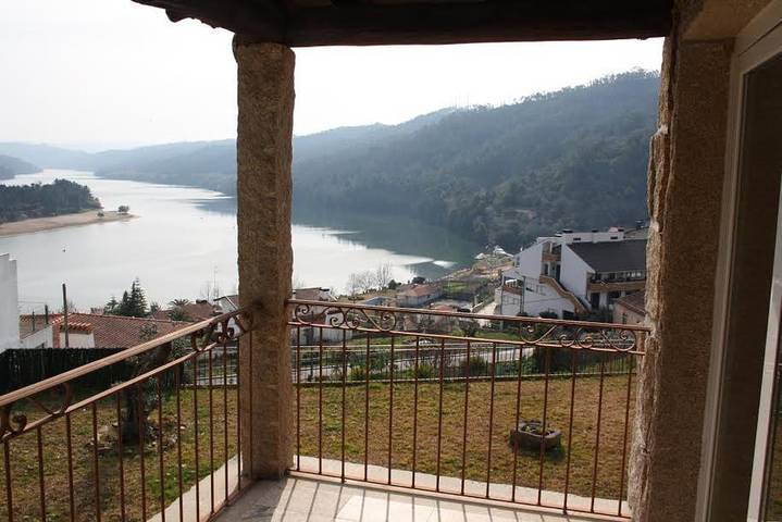 Location de vacances pour 10 personnes, avec vue ainsi que jardin et piscine dans Melres - 4