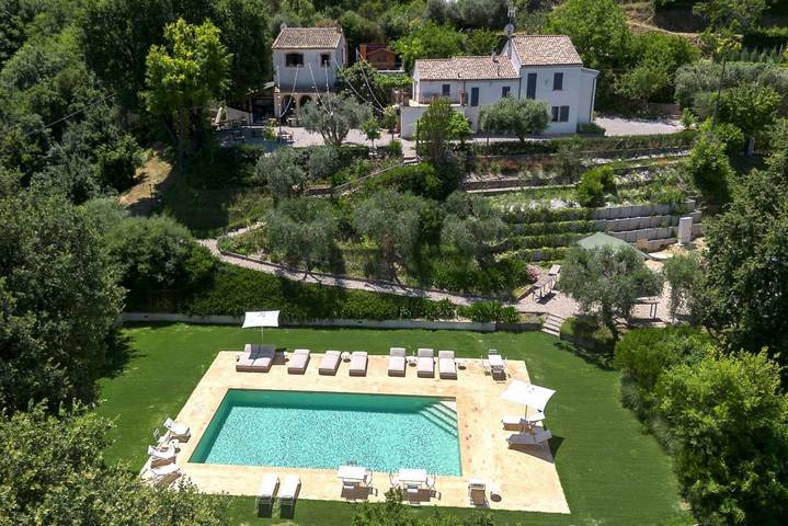 Casa vacanza per 16 persone, con piscina e giardino a Ripatransone