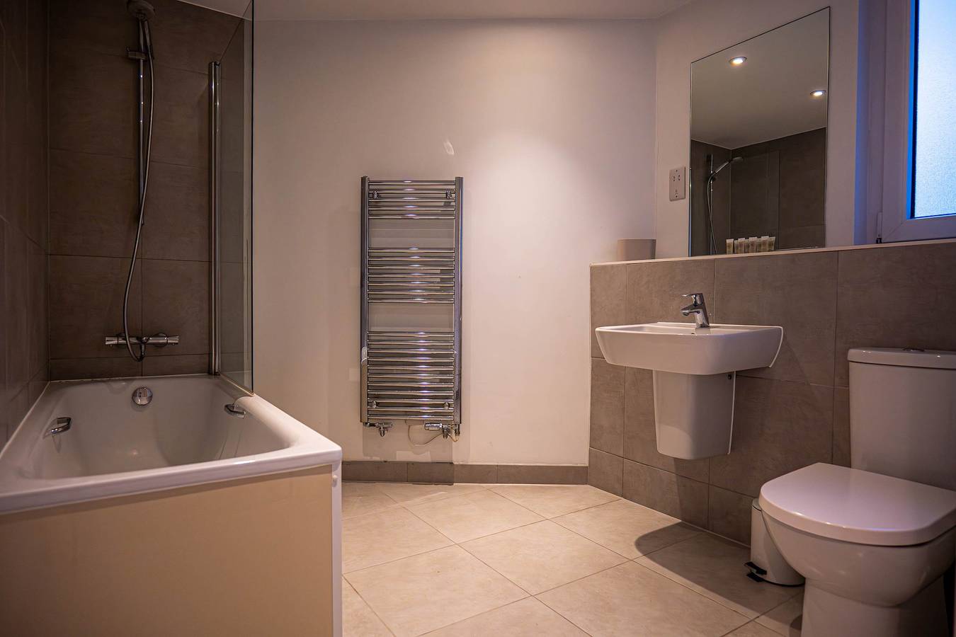 Ganze Wohnung, Convenient 2 Bedroom Apartment in Crawley in Crawley, West Sussex