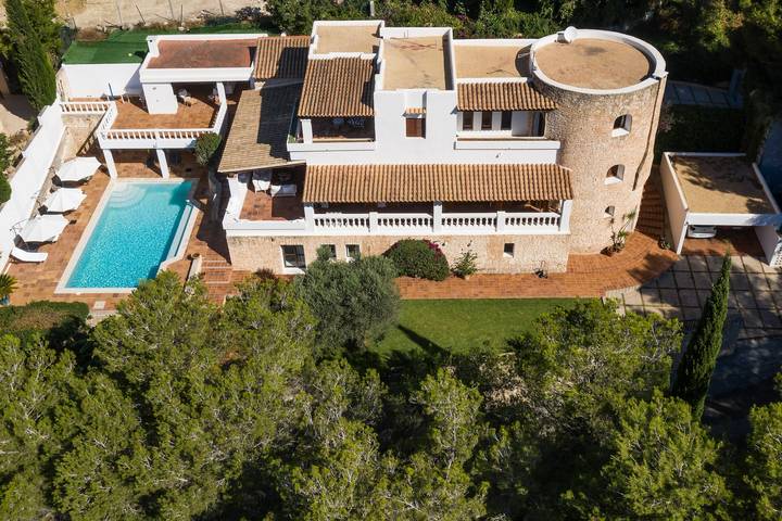 Fantástica casa de vacaciones con vistas al mar, piscina, terraza in Can Furnet, Santa Eulària des Riu