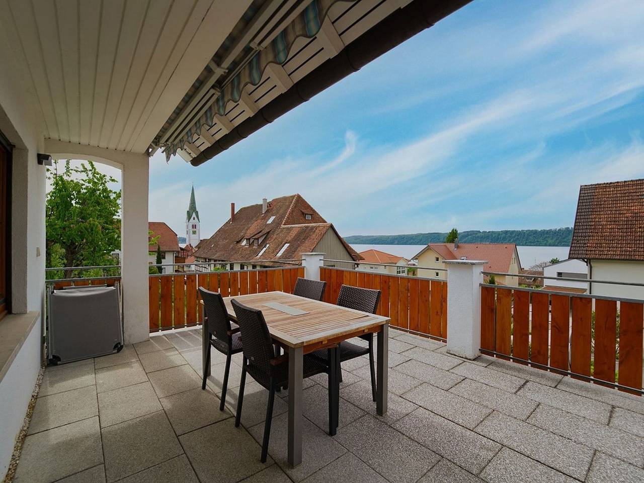 Entire apartment, Apartment 'Seeblick' with Balcony and Wi-Fi in Sipplingen, Region Bodensee-Oberschwaben