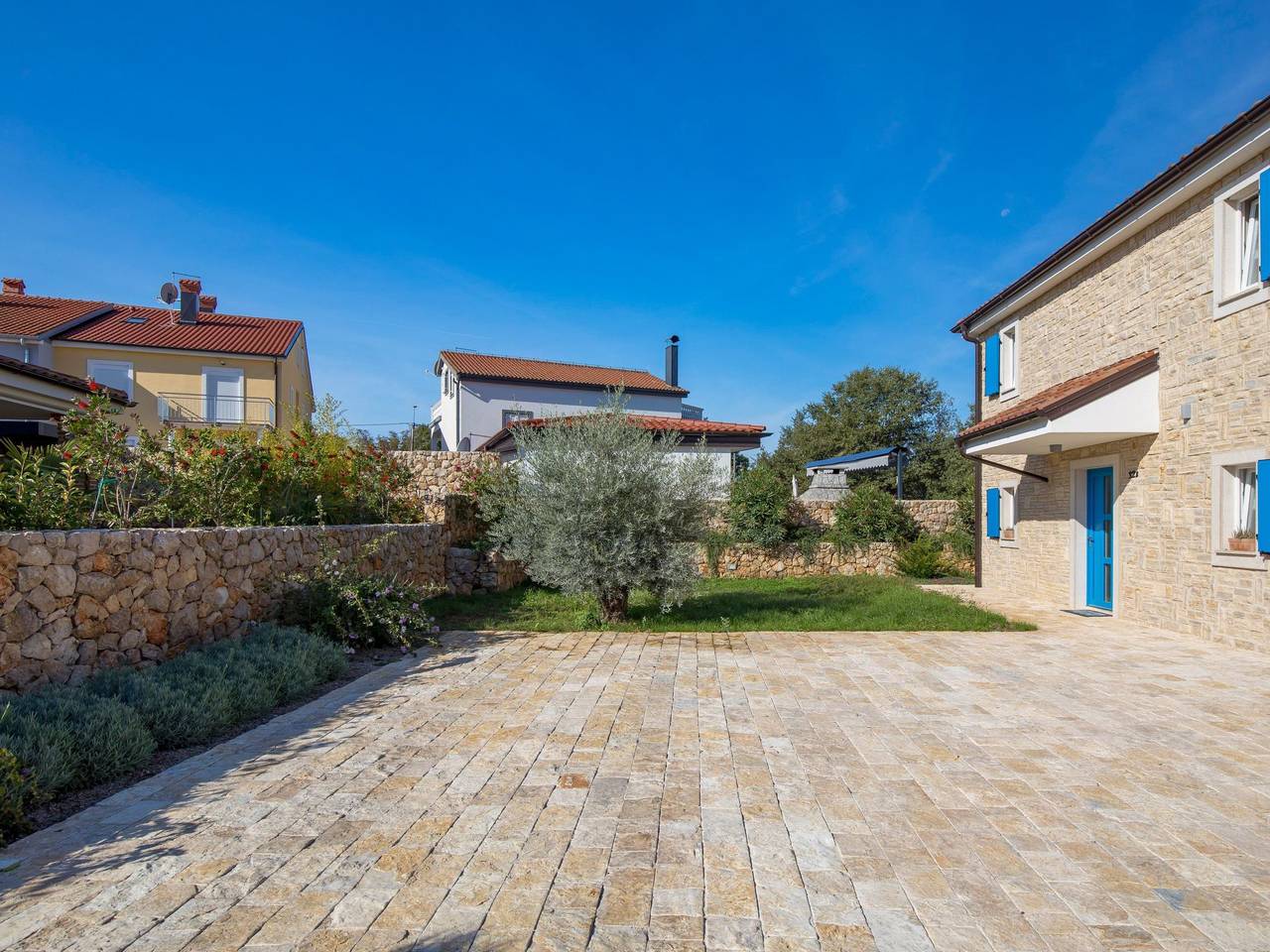 Romantische Villa mit Pool, umgeben von Natur in Malinska-Dubašnica, Krk