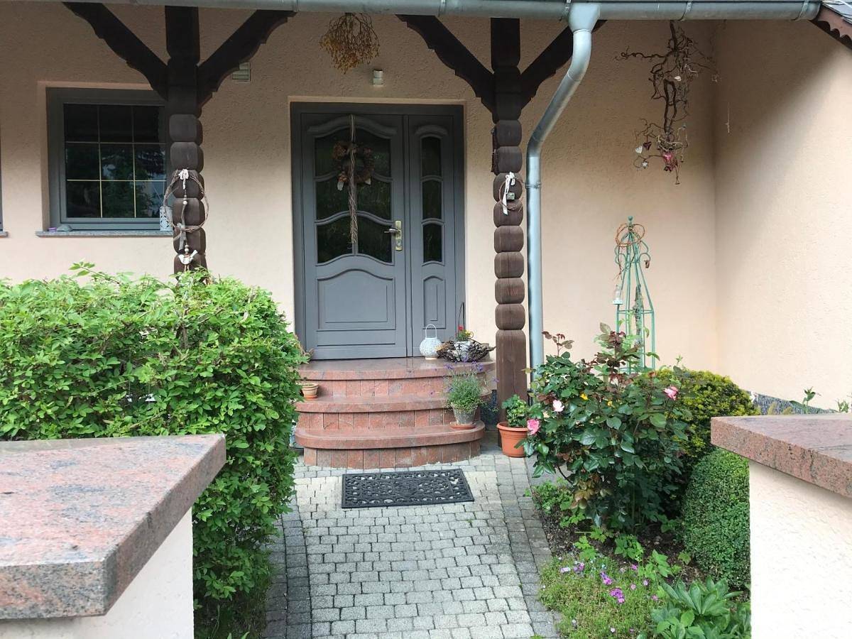 Ganze Wohnung, Ferienwohnung für 4 Personen mit Garten in Greiz, Region Greiz
