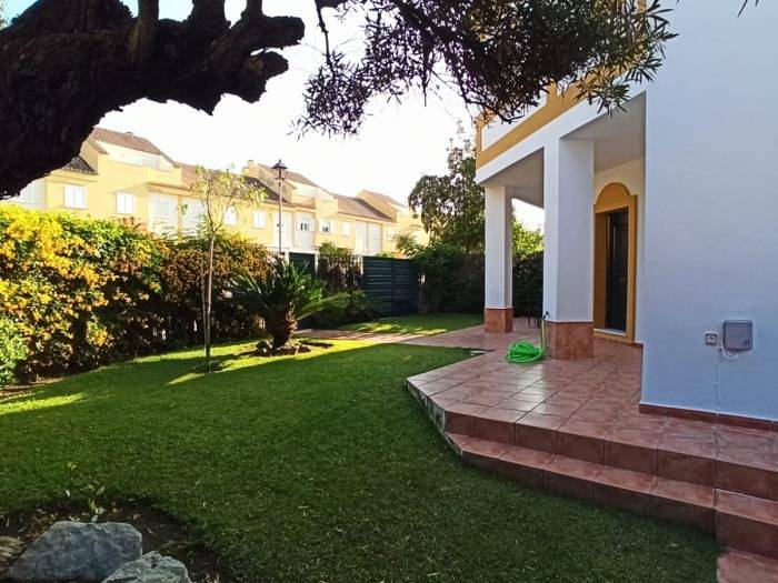 Ferienhaus für 8 Personen, mit Terrasse und Garten sowie Pool in El Puerto de Santa María - 4