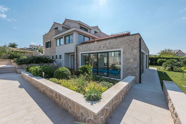 Villa pour 10 personnes, avec piscine ainsi que sauna et jardin à Tisno - 3