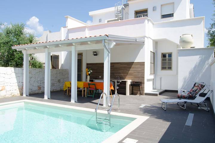 Ferienhaus für 14 Personen, mit Garten und Pool in Torre Colimena