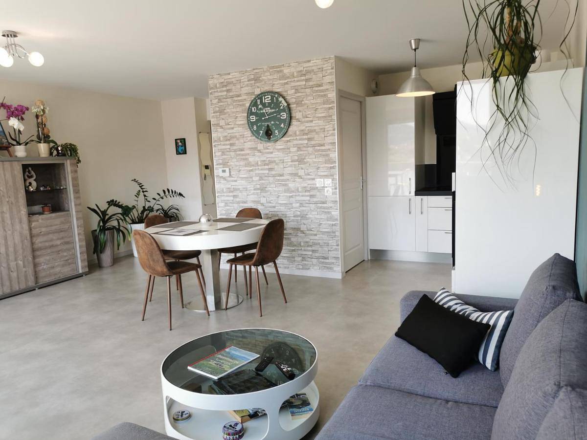 Appartement entier, Two-Bedroom Apartment in Clermont-Ferrand, Parc naturel régional des Volcans d'Auvergne