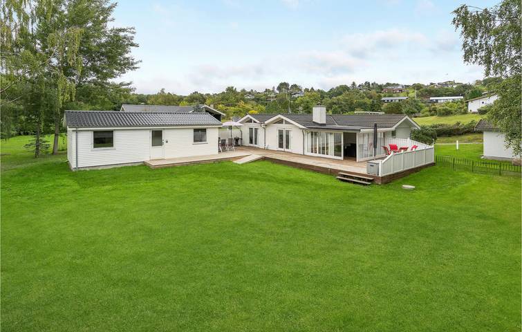 Ferienhaus für 8 Personen, mit Garten und Seeblick sowie Terrasse in Egsmark Strand