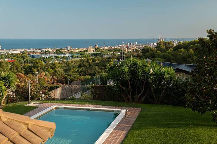 Ferienhaus für 8 Personen, mit Garten und Sauna sowie Whirlpool in Badalona