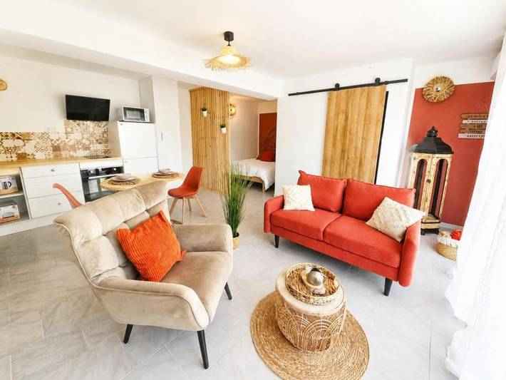 Appartement de vacances pour 2 personnes, avec Jacuzzi et Terrasse ainsi que Jardin et Piscine