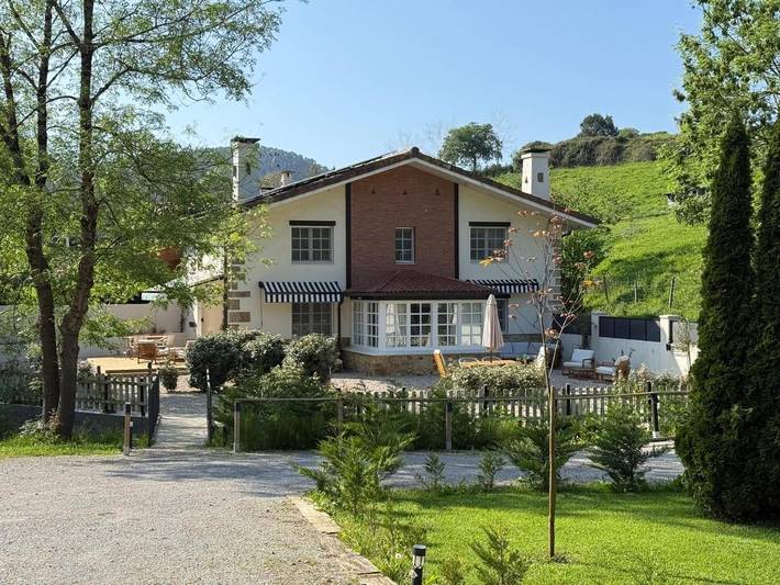 Apartamento para 4 personas, con Terraza y Jardín además de Piscina y Vistas en Baquio