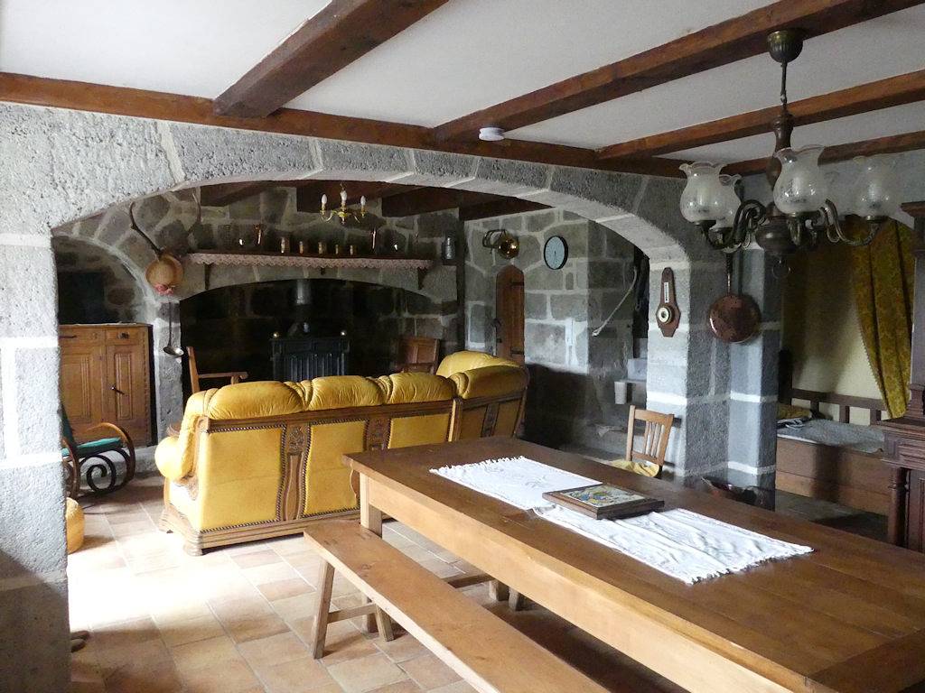 Gîte au Pont de la Roche in Cheylade, Parc naturel régional des Volcans d'Auvergne