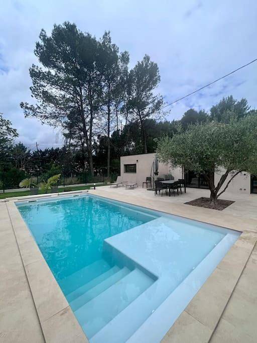 Location de vacances pour 8 personnes, avec piscine et terrasse à La Bouilladisse - 2
