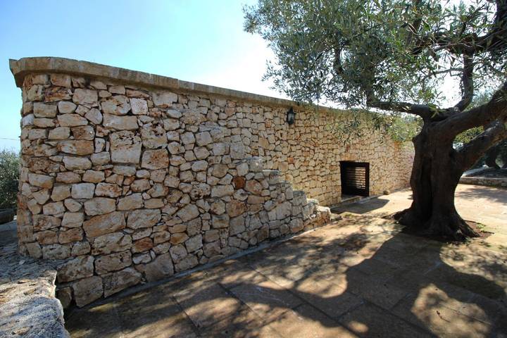 Location de vacances pour 6 personnes, avec terrasse ainsi que jardin et piscine, animaux acceptés à Gagliano del Capo - 4