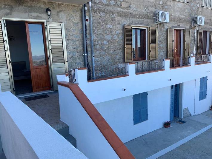 Maison d’hôte pour 2 personnes, avec terrasse ainsi que vue et jardin