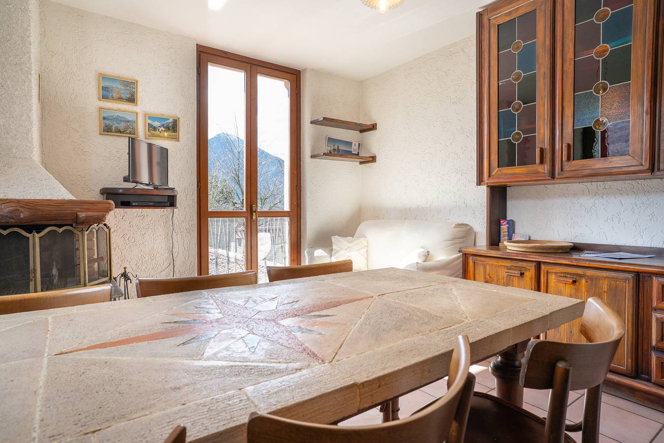 Appartamento intero, Mountain lodging with fireplace and mountain view in Barzio, Comune di Barzio