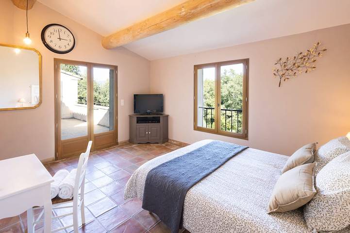 Bastide with heated swimming pool in the Luberon Provençal in APT, Parque natural regional del Luberon