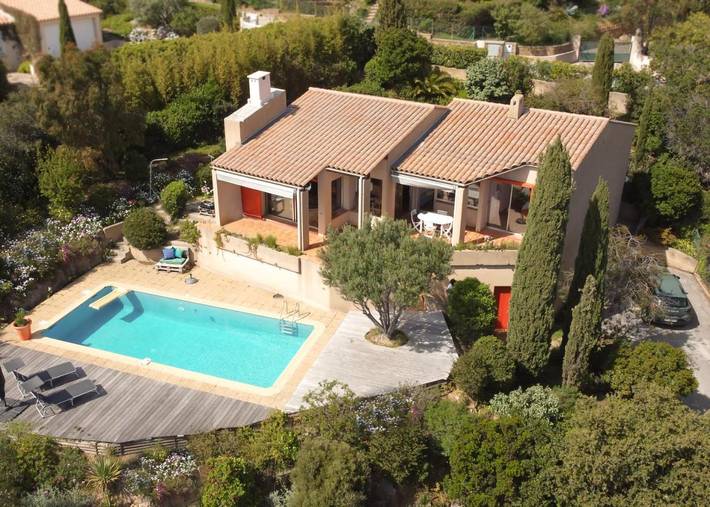 Villa pour 4 personnes, avec piscine ainsi que vue et jardin dans Le Lavandou