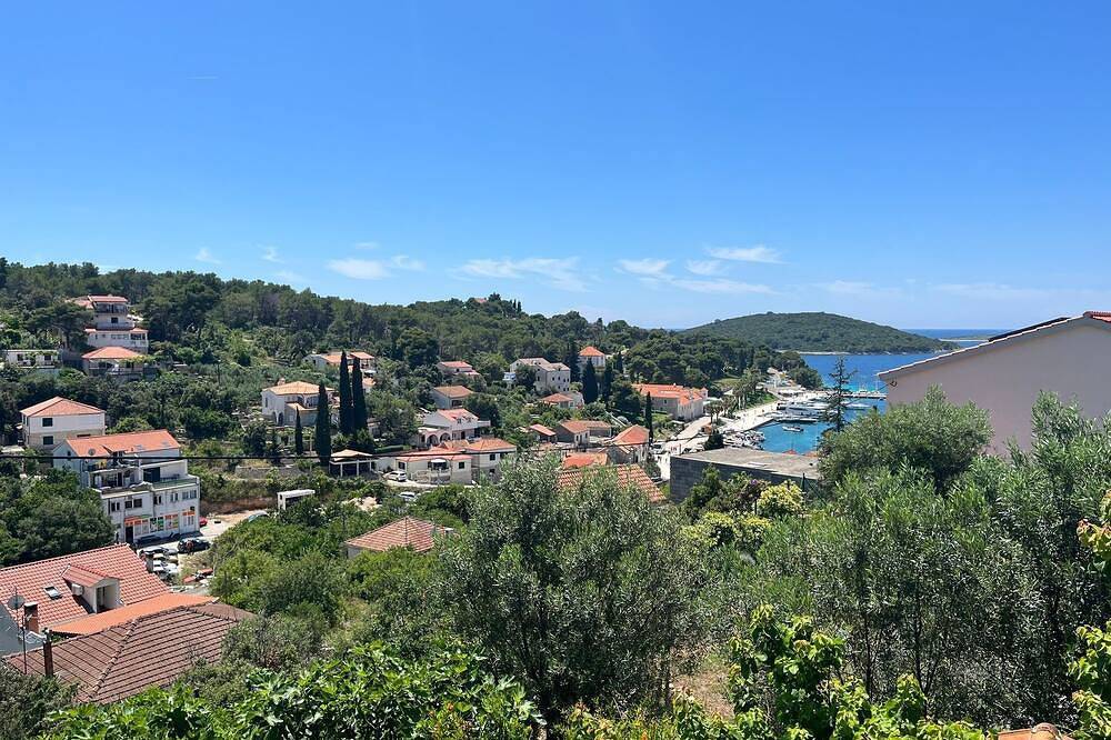 Ganze Wohnung, 3-Zimmer-Ferienwohnung mit Balkon und Meerblick Maslinica, Solta in Maslinica, Solta