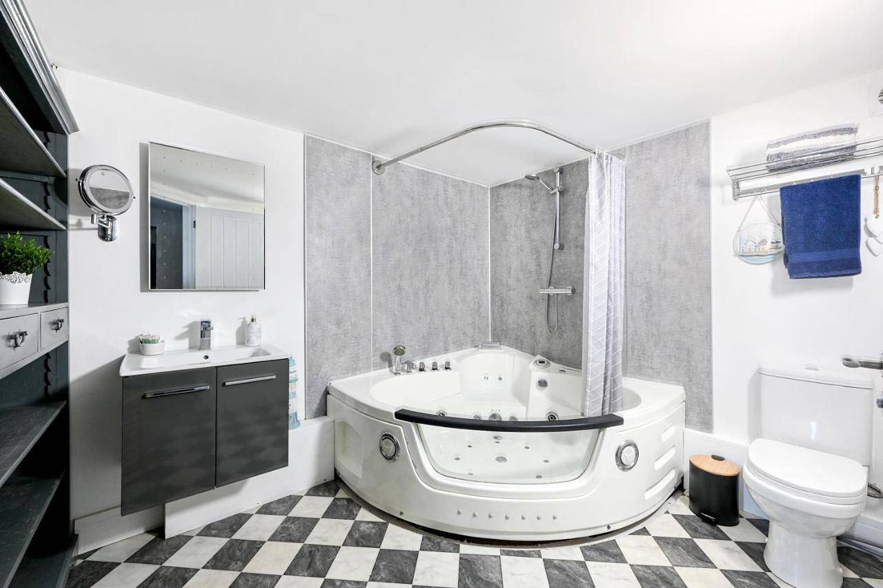Three-Bedroom Apartment in Hastings, Ost Sussex