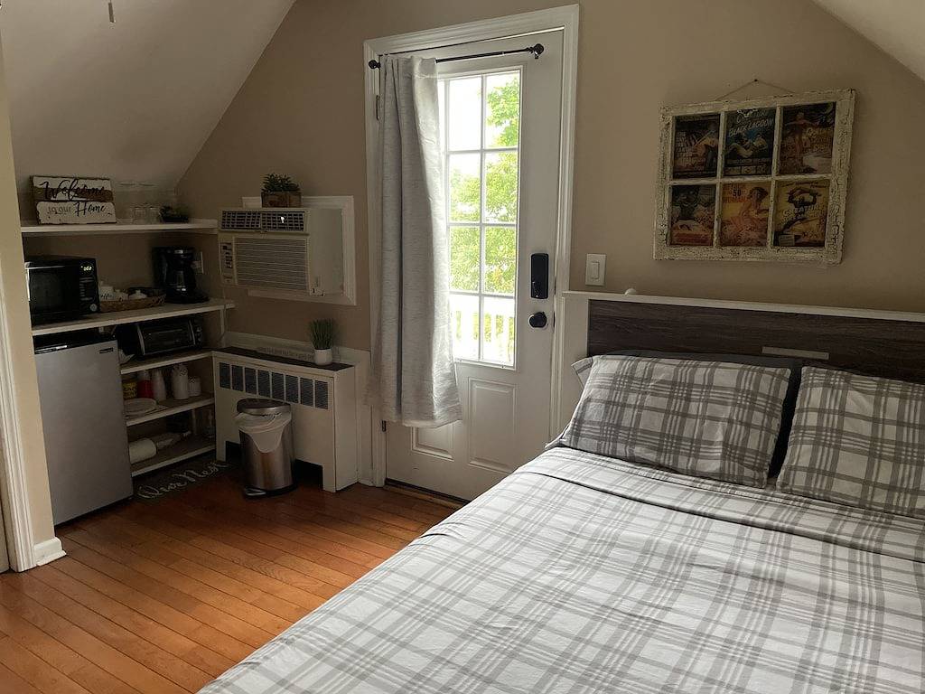 Ganze Wohnung, Verstecktes Juwel / mit privatem Balkon und Hof * 15minjfk * in Nassau County