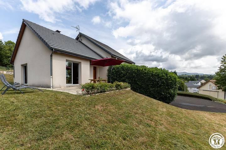 Gîte pour 6 personnes, avec jardin et terrasse à Tauves - 2