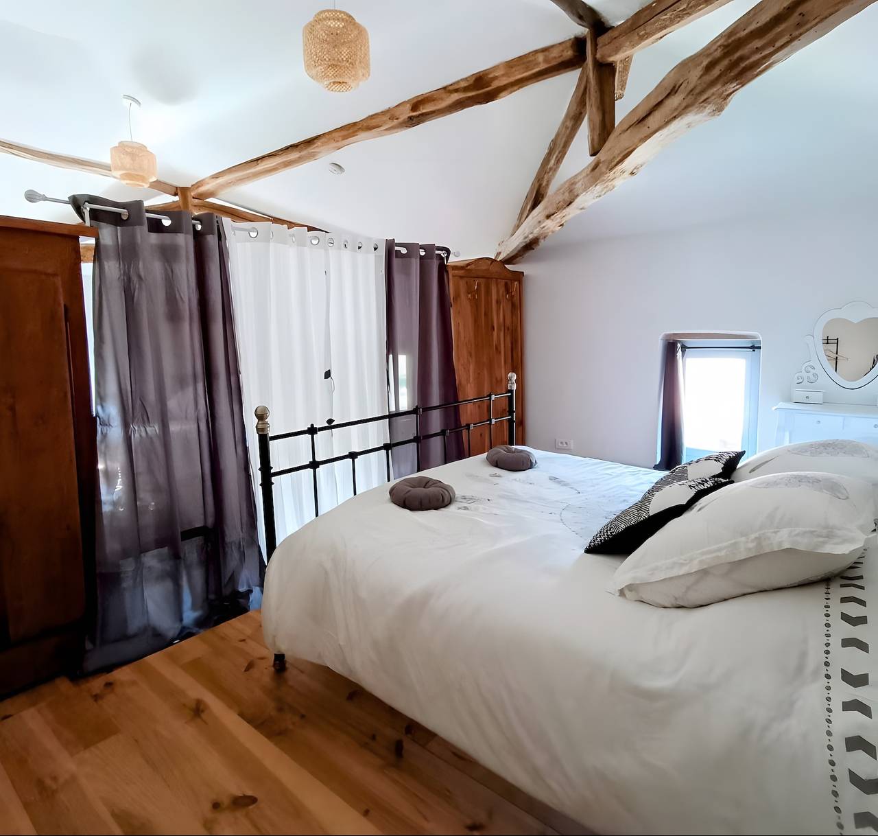 Baladous - Salat Guest Room with Shared Terrace, Wi-Fi and Air Conditioning in Montgaillard-de-Salies, Haute-Garonne