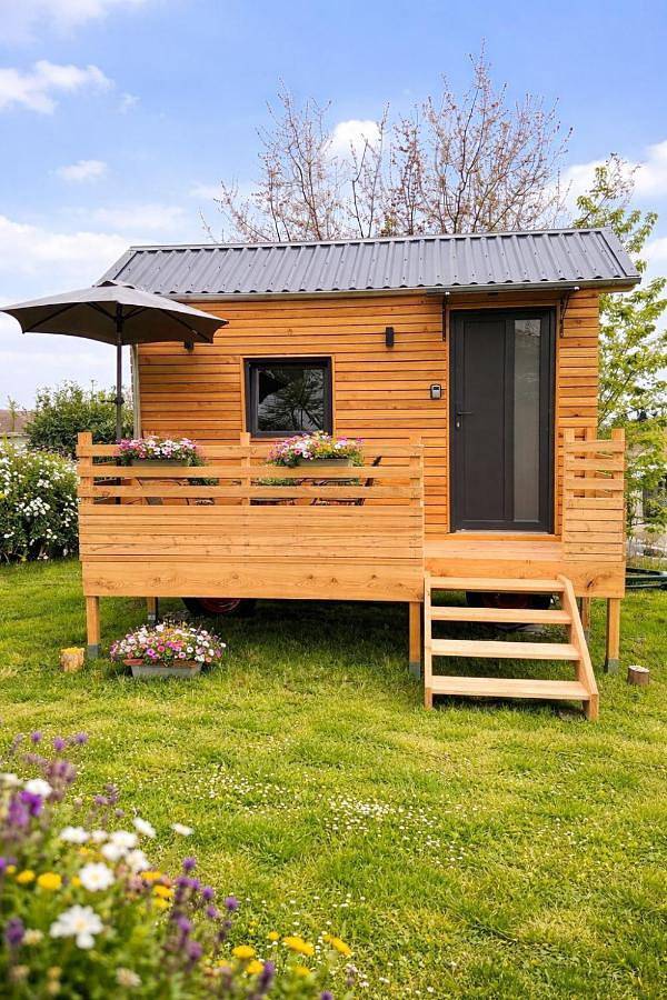 Chalet, mit Balkon und Terrasse sowie Garten und Ausblick