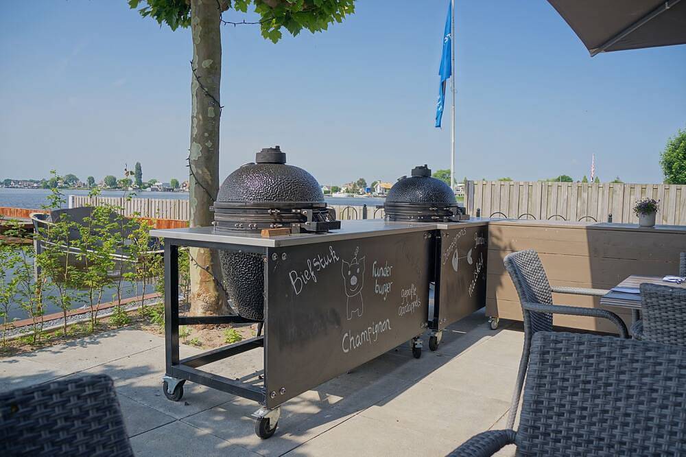 Relaxing Hotel by the Lake with Canoeing, Biking Routes and Restaurant Views in Loosdrecht, Groene Hart