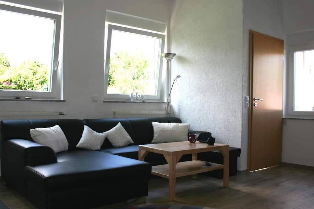 Ganze Wohnung, Helle Ferienwohnung in Mehren mit Eigenem Garten in Mehren, Vulkaneifel