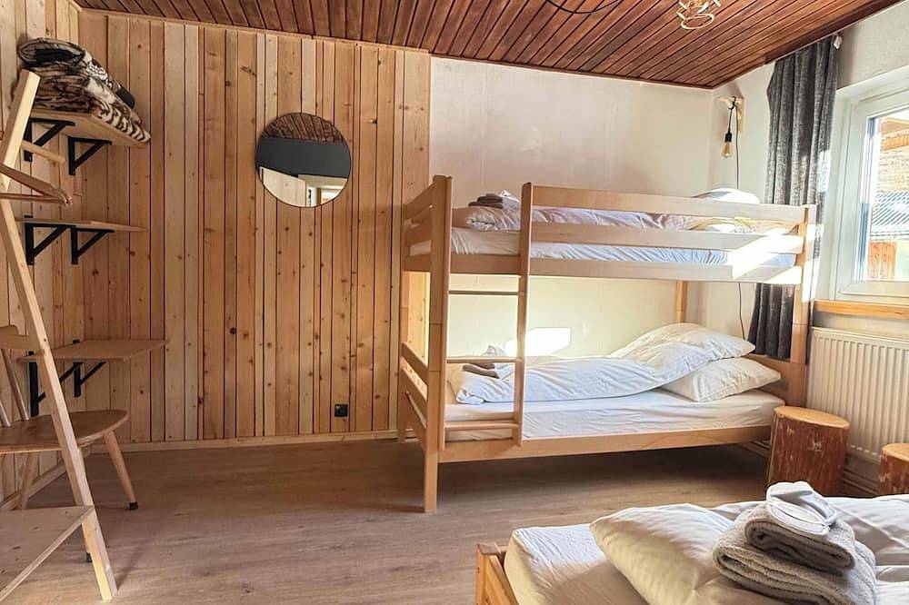 Ganze Wohnung, Chalet style apartment mountain view in the middle of the National Park in Mallnitz, Lieser-Maltatal