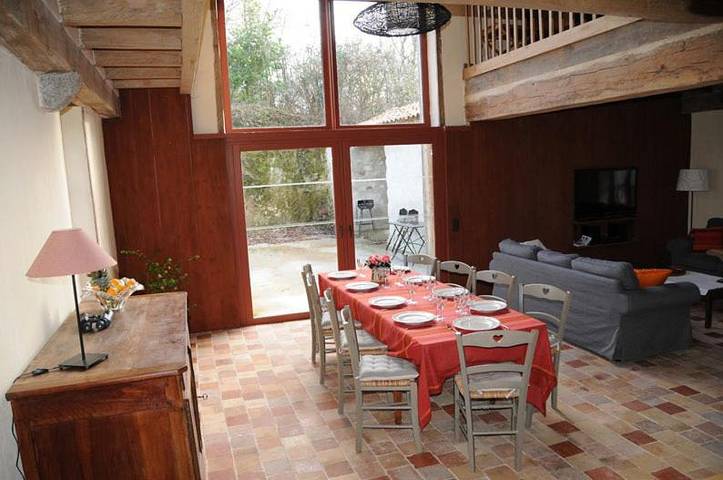 Location de vacances pour 9 personnes, avec jacuzzi et jardin à Lathus-Saint-Rémy - 3