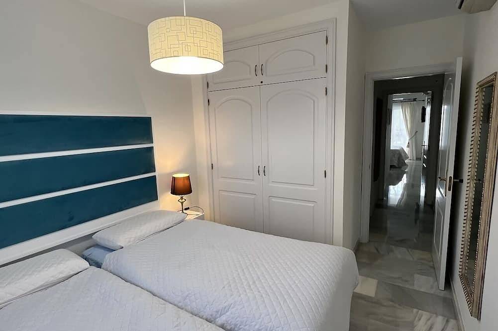 Apartamento entero, Mi Capricho P.5, Apartment with Sea and Pool Views in Urbanizacion Calahonda, Mijas