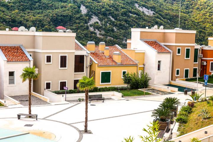 Ganze Ferienwohnung, Lavender Bay Apartment D5 by Crivellaro in Donji Morinj, Boka Kotorska