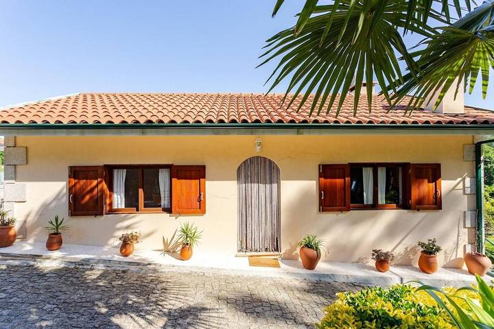 Casa rural para 7 personas, con Terraza y Jardín además de Piscina y Vistas en Amares - 4