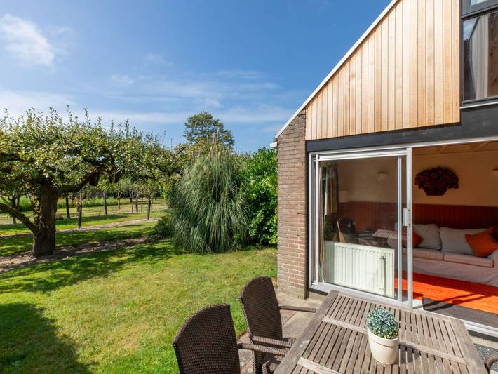 Ferienhaus für 4 Personen, mit Terrasse und Garten sowie Pool in Westenschouwen