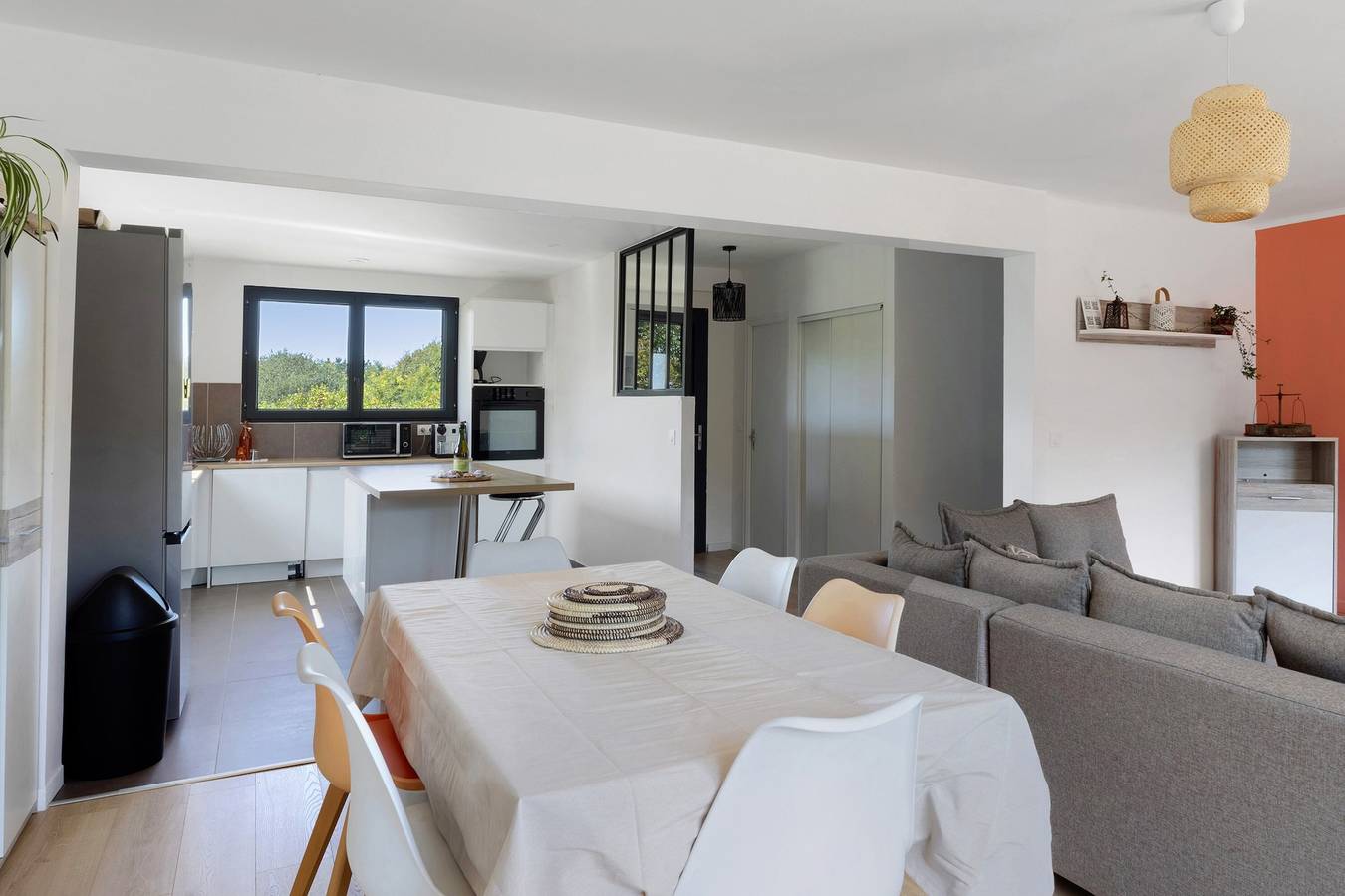 Familienhaus „Kernevez“: Nahe am Meer, Weitblick im Obergeschoss, Private Terrasse & Garten in Trébeurden, Rosa Granitküste