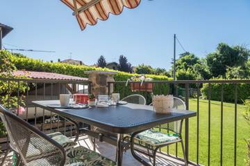 Vacation Rental for 4 Guests in Comune di Leggiuno, Lago Maggiore (Lombardy), Picture 1