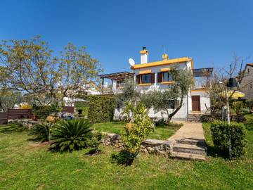Ferienwohnung für 4 Personen, mit Terrasse und Garten in Njivice