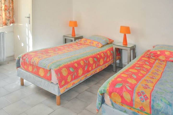 Location de vacances pour 14 personnes, avec terrasse ainsi que sauna et jardin à Meynes - 4